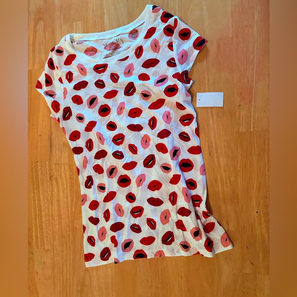 Red and Pink Lips Graphic T-Shirt